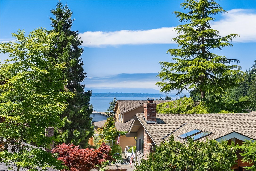 6403 Norma Beach Road Edmonds, WA 98026 - Photo 1 of 40 Gallery Image 1