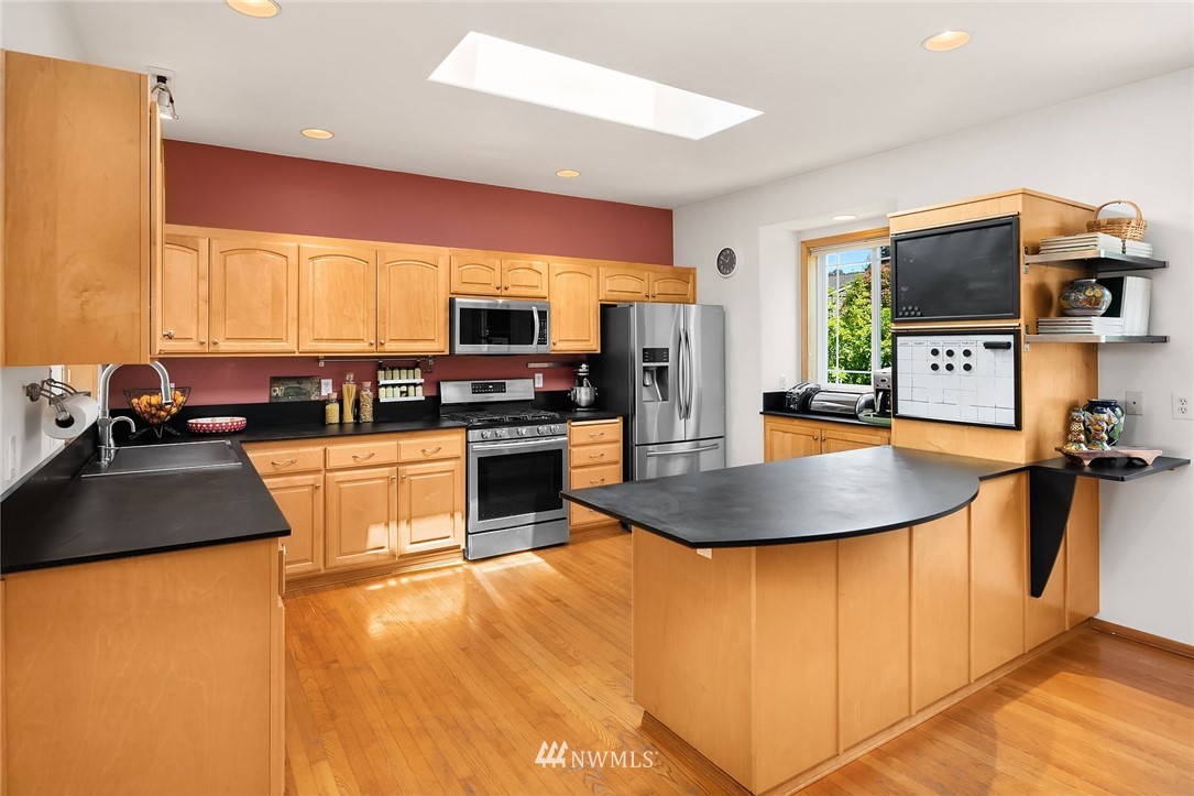 6403 Norma Beach Road Edmonds, WA 98026 - Photo 12 of 40 Gallery Image 12