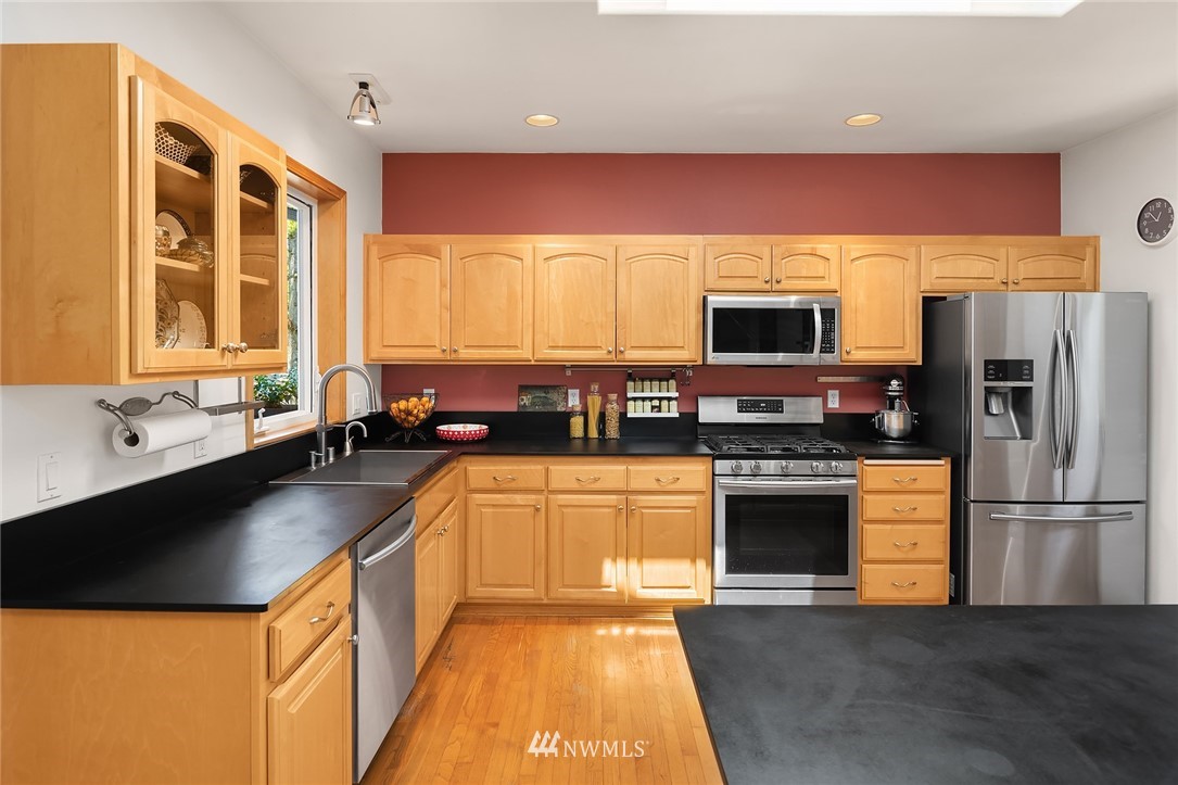 6403 Norma Beach Road Edmonds, WA 98026 - Photo 13 of 40 Gallery Image 13