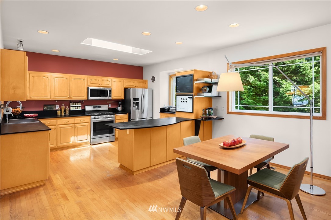 6403 Norma Beach Road Edmonds, WA 98026 - Photo 14 of 40 Gallery Image 14