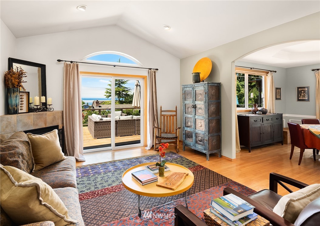 6403 Norma Beach Road Edmonds, WA 98026 - Photo 4 of 40 Gallery Image 4