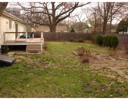 24 Burnside Street Warwick, RI 02886 - Photo 3 of 3 Yard/Garden.