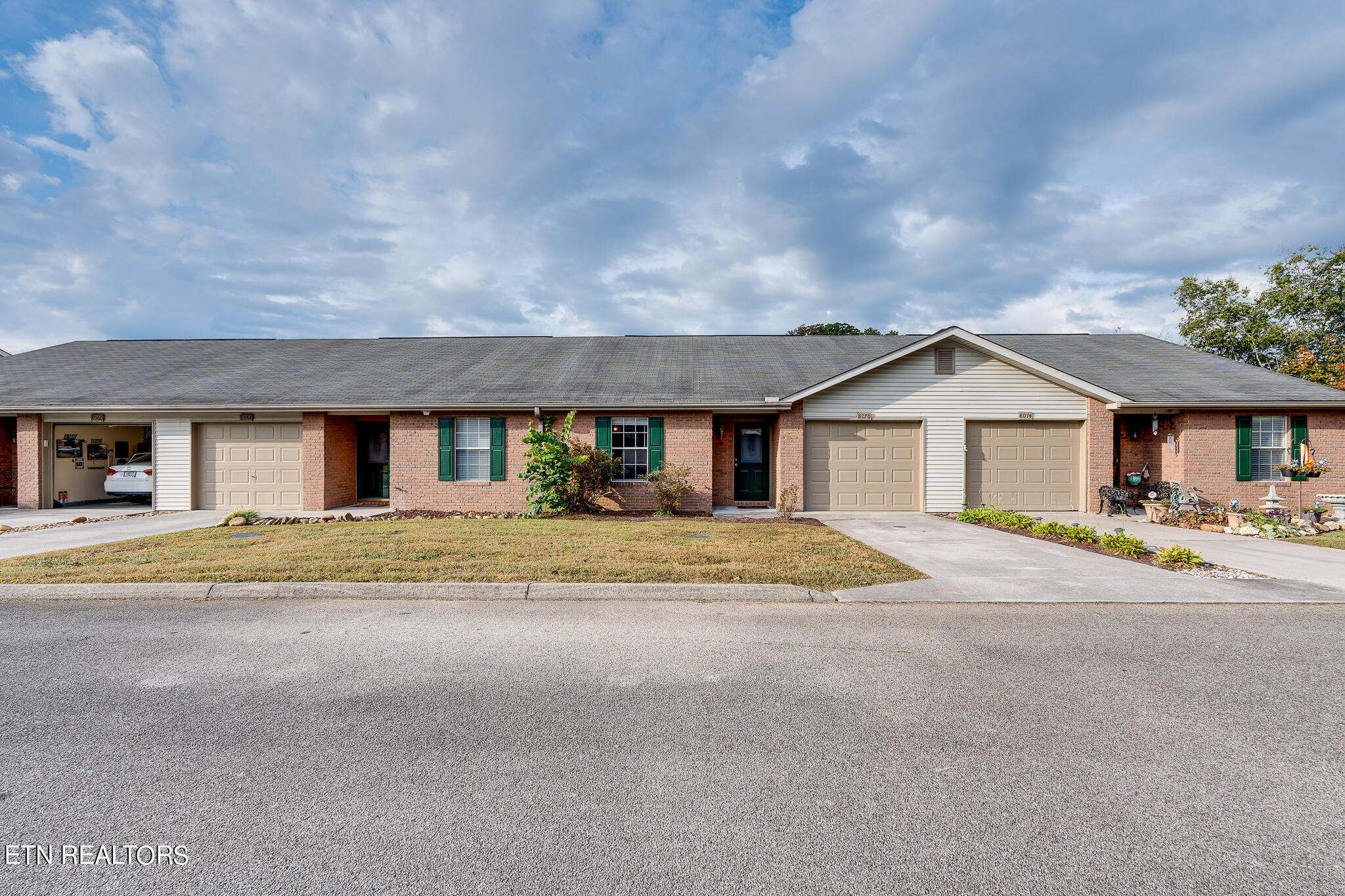 8070 Stablegate Way Powell, TN 37849 - Photo 3 of 21 8070 Stablegate Way
