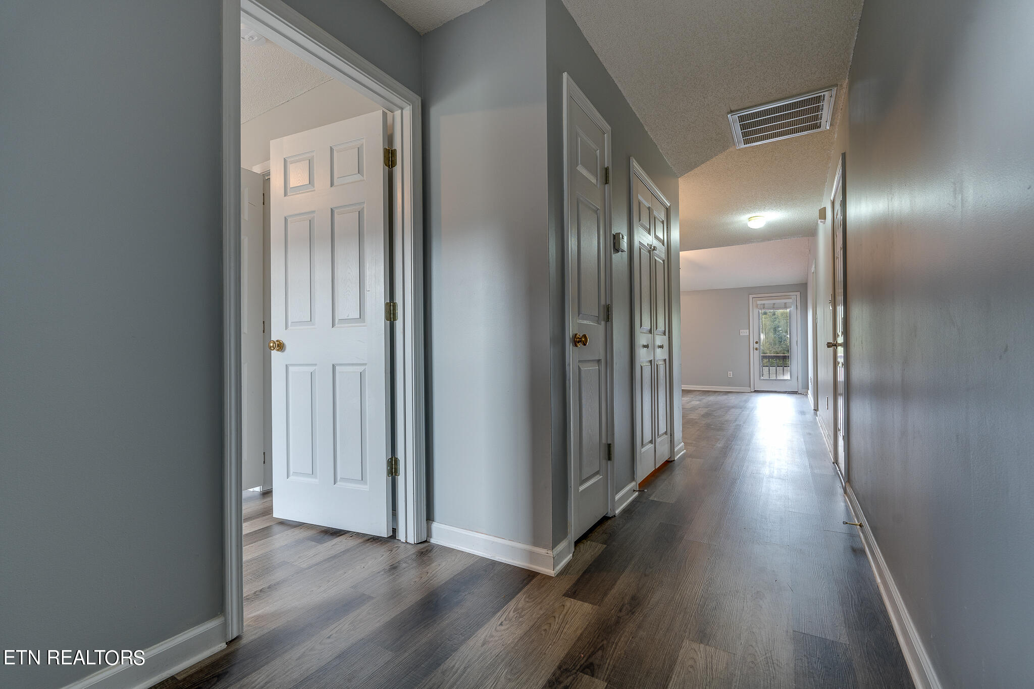 8070 Stablegate Way Powell, TN 37849 - Photo 4 of 21 Front Entry
