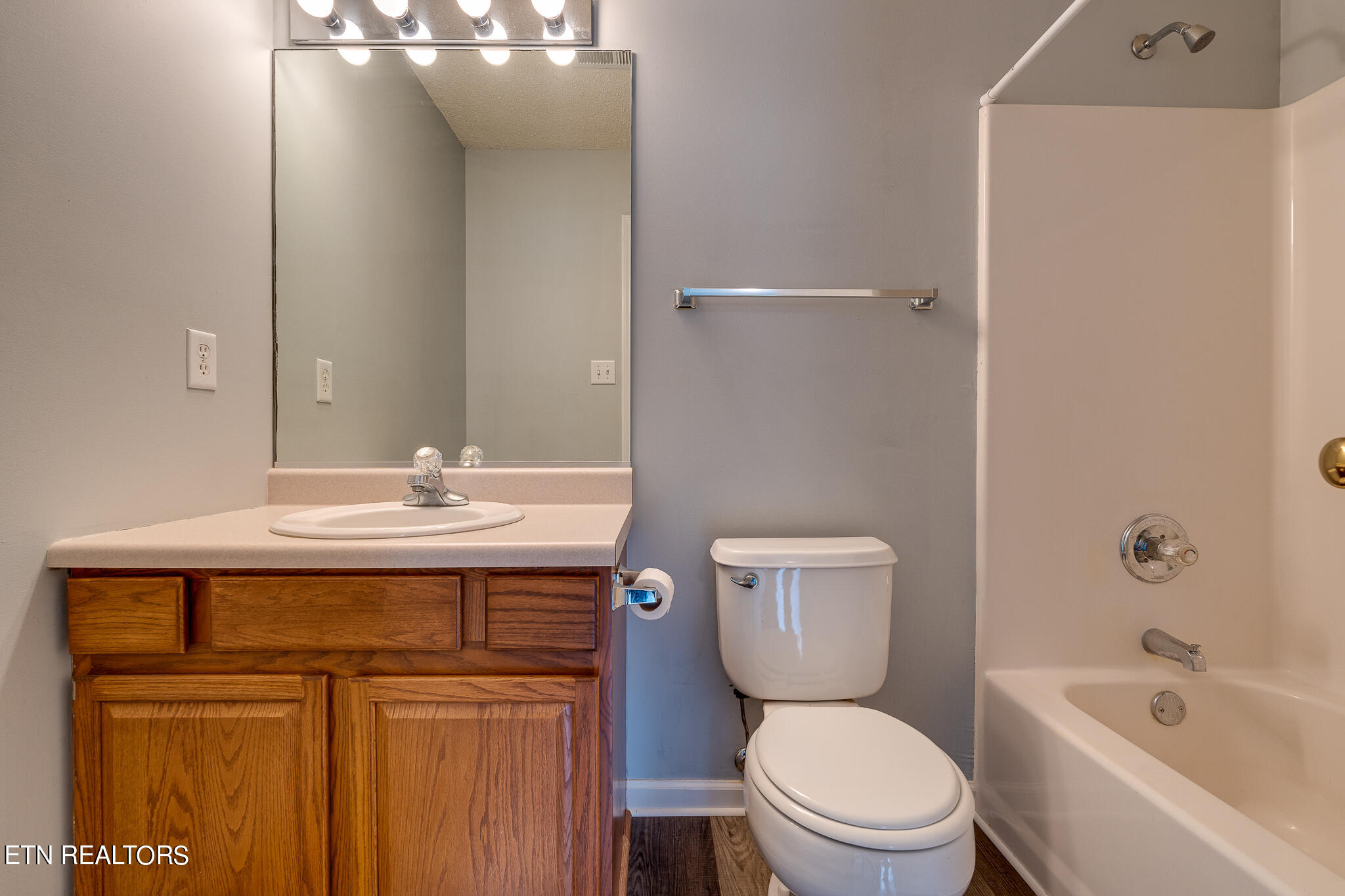 8070 Stablegate Way Powell, TN 37849 - Photo 7 of 21 Full Bathroom #1