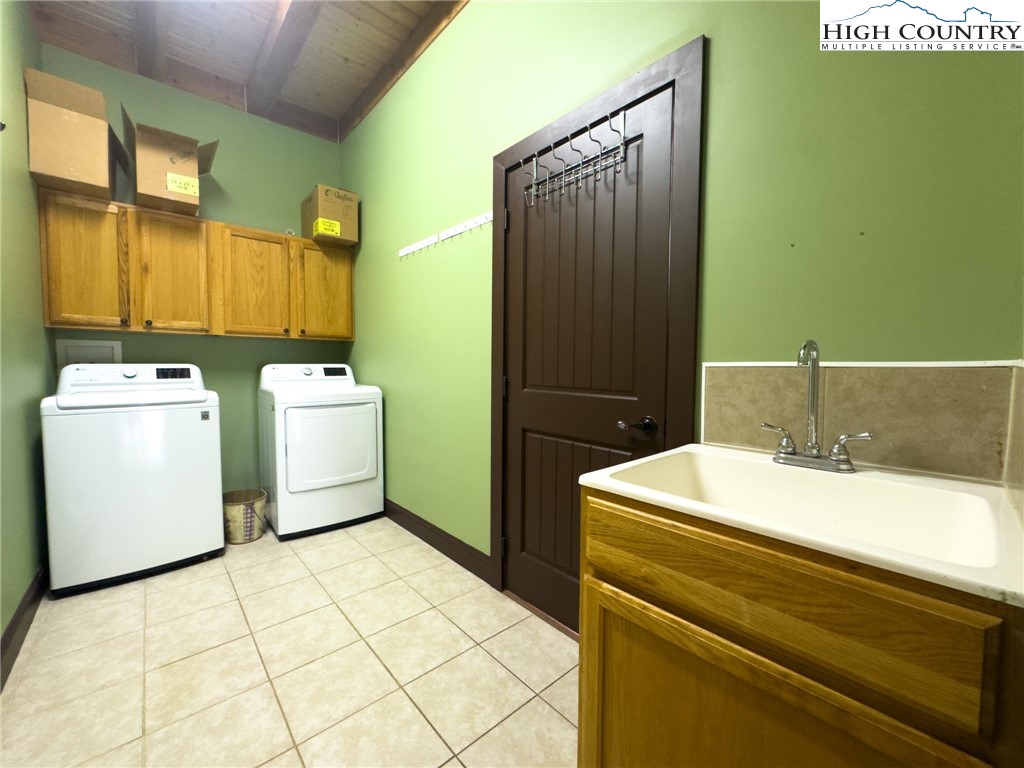 150 Tuscany Ridge Sugar Grove, NC 28679 - Photo 34 of 45 a utility room with dryer and washer