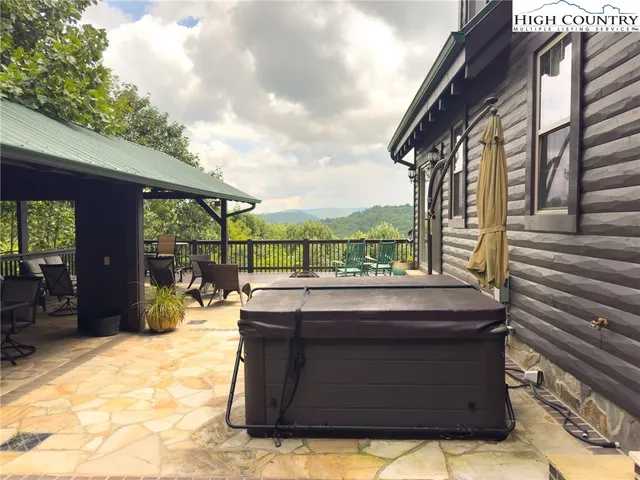 a view of living room with washer and dryer