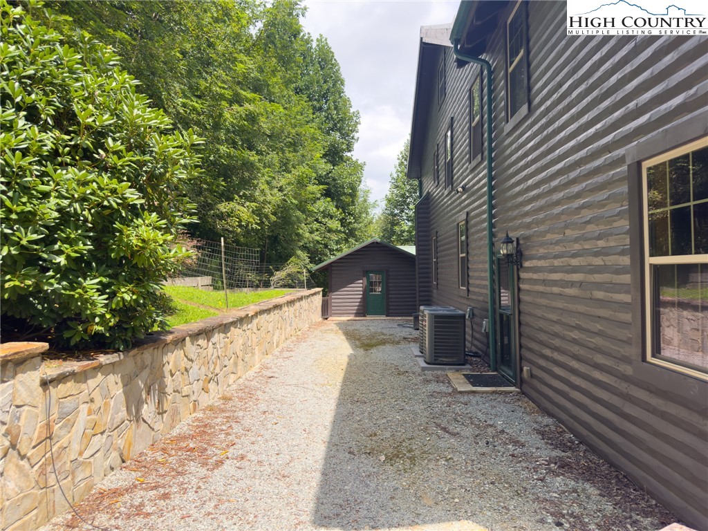 150 Tuscany Ridge Sugar Grove, NC 28679 - Photo 44 of 45 a view of a backyard