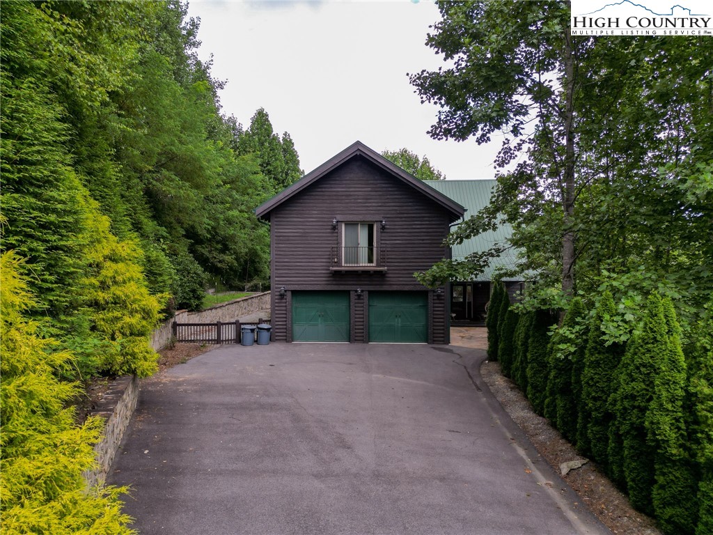 150 Tuscany Ridge Sugar Grove, NC 28679 - Photo 5 of 45 a view of a house with a yard and large trees