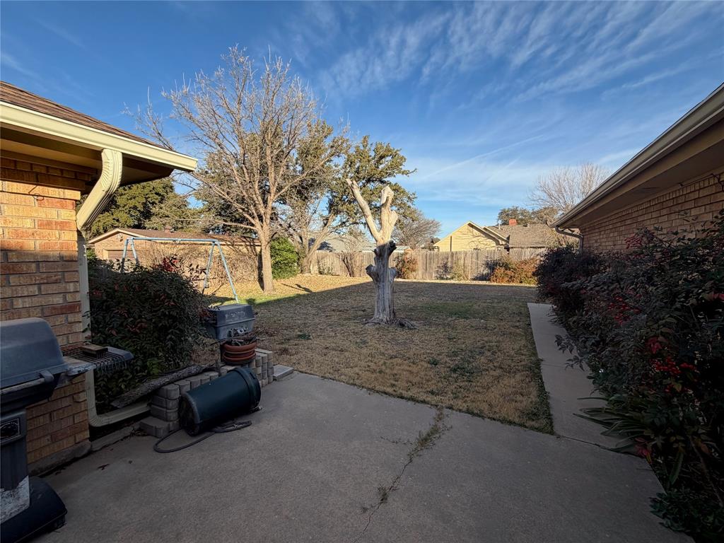 1218 Nottingham Road Abilene, TX 79602 - Photo 21 of 22 a view of a backyard of the house