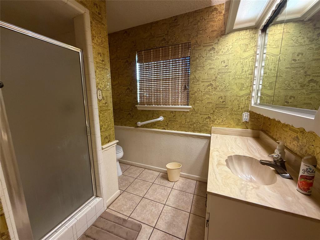 1218 Nottingham Road Abilene, TX 79602 - Photo 6 of 22 a bathroom with a sink a toilet and shower