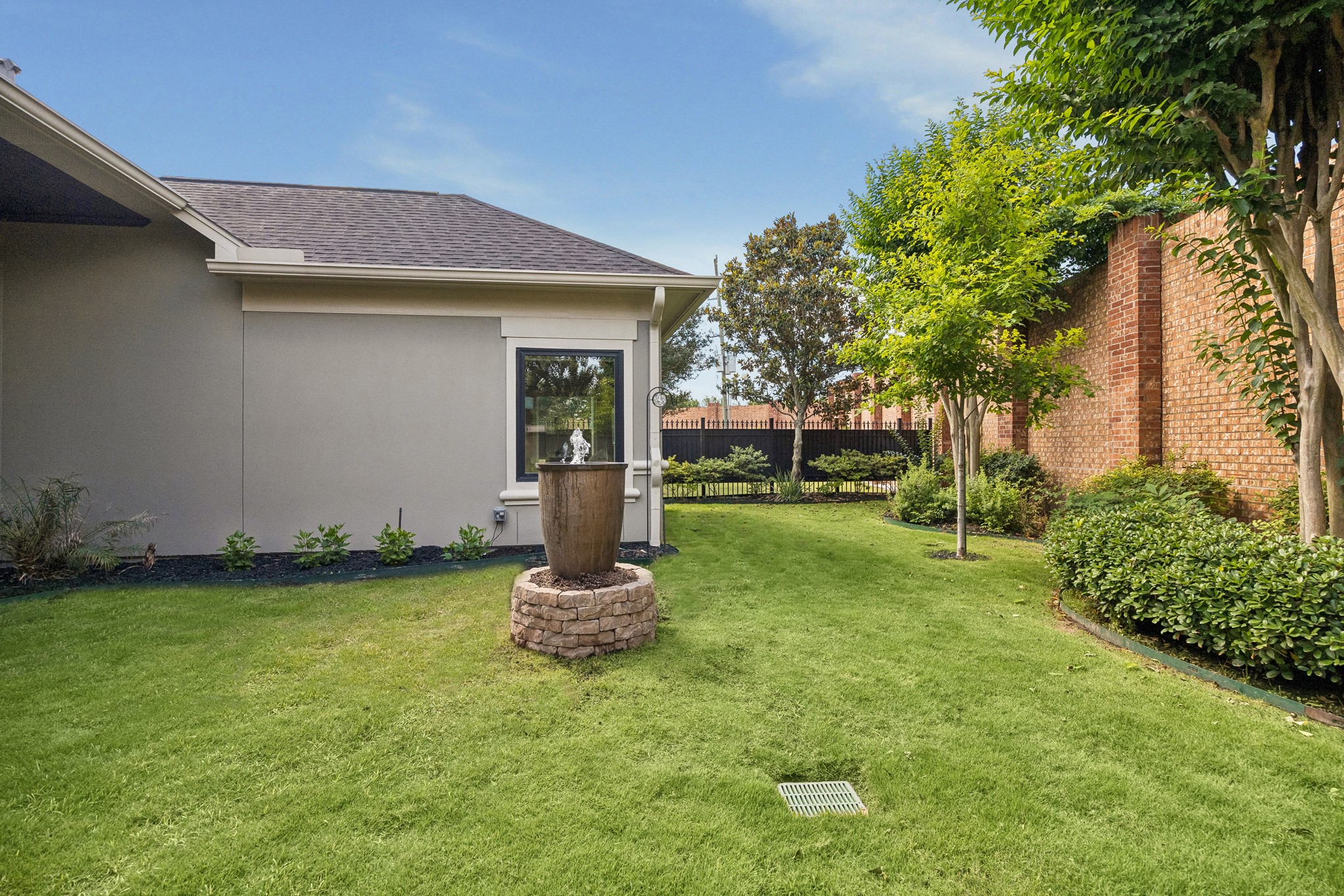 3914 Louvre Lane Houston, TX 77082 - Photo 29 of 31 a front view of a house with garden