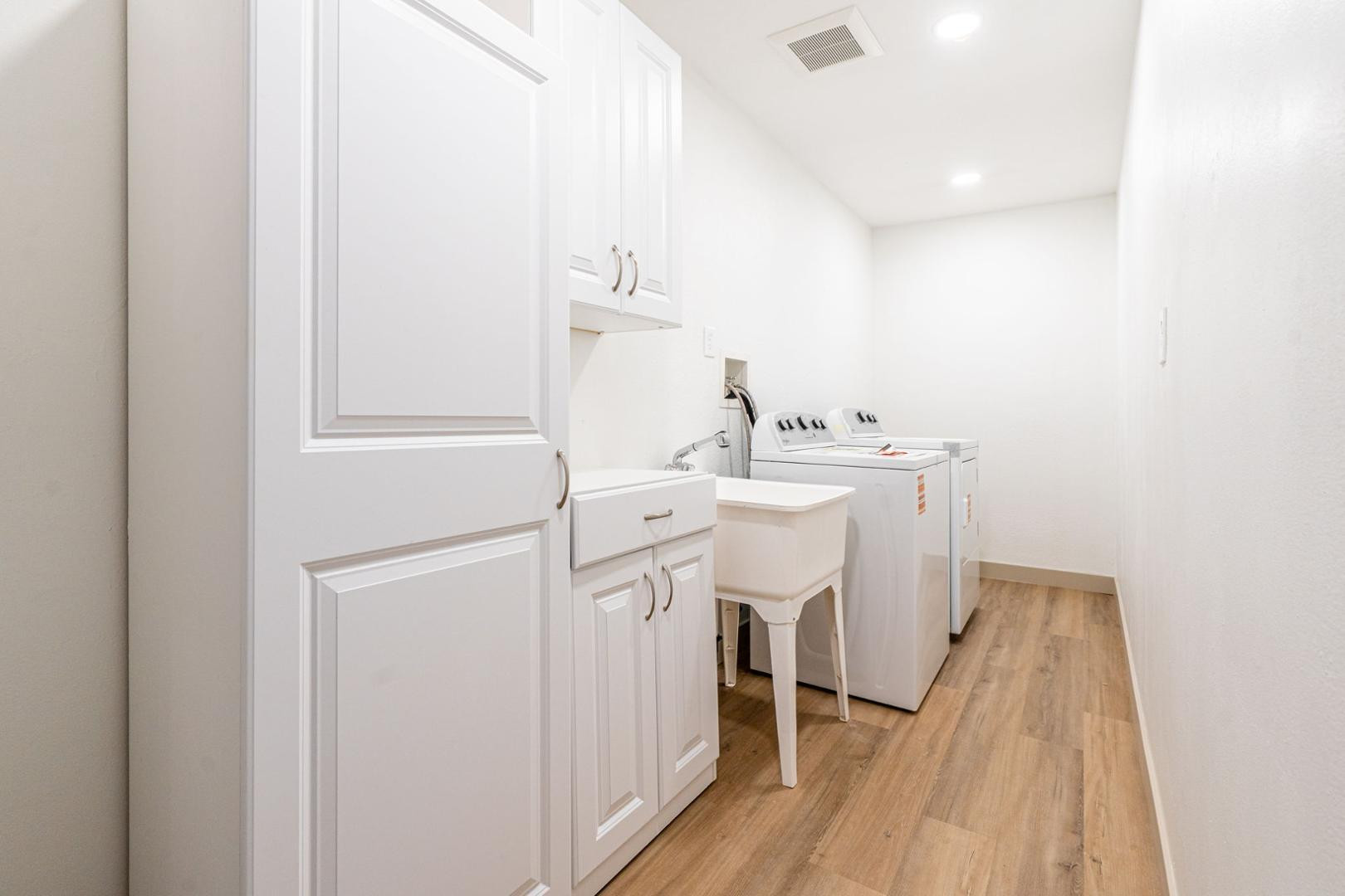 5739 West Monte Vista Road Phoenix, AZ 85035 - Photo 19 of 23 a utility room with dryer and washer