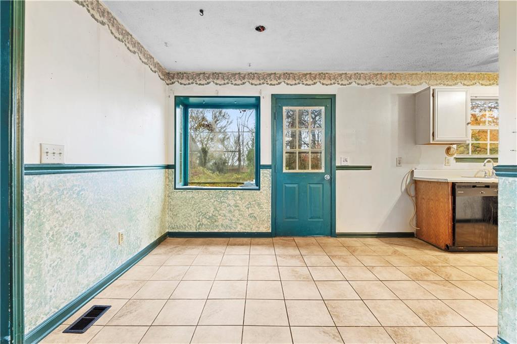 6 Highpoint Court Cartersville, GA 30120 - Photo 6 of 32