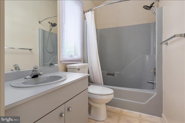 752 Valentine Road Crownsville, MD 21032 - Photo 26 of 47 2nd Floor Full Bath.