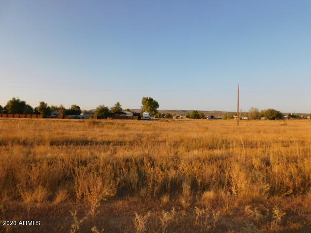 197 West Baja Road, Unit 362 Paulden, AZ 86334 - Photo 4 of 10 left side