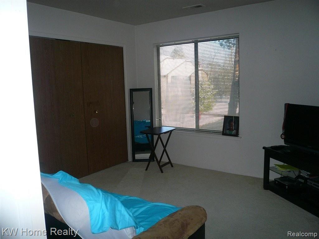 24321 Evergreen Road Southfield, MI 48075 - Photo 9 of 13 P1070419.JPG