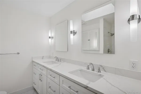 $1,200,000 | 70 Pheasant Run, Roslyn, NY 11576