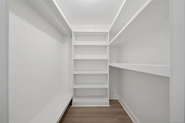 $1,200,000 | 70 Pheasant Run, Roslyn, NY 11576