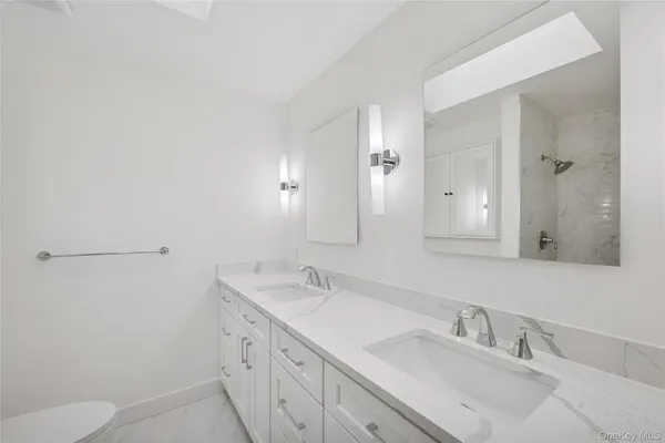 $1,200,000 | 70 Pheasant Run, Roslyn, NY 11576