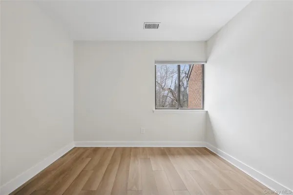 $1,200,000 | 70 Pheasant Run, Roslyn, NY 11576