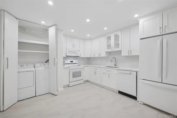 $1,200,000 | 70 Pheasant Run, Roslyn, NY 11576