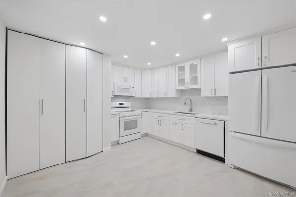 $1,200,000 | 70 Pheasant Run, Roslyn, NY 11576