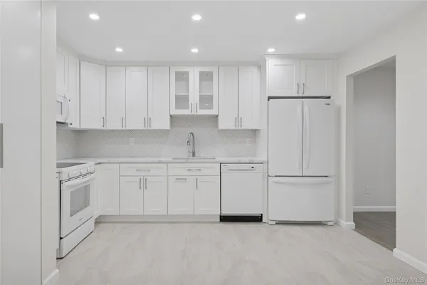 $1,200,000 | 70 Pheasant Run, Roslyn, NY 11576