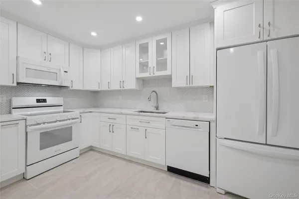 $1,200,000 | 70 Pheasant Run, Roslyn, NY 11576