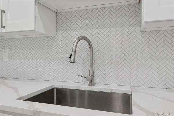 $1,200,000 | 70 Pheasant Run, Roslyn, NY 11576