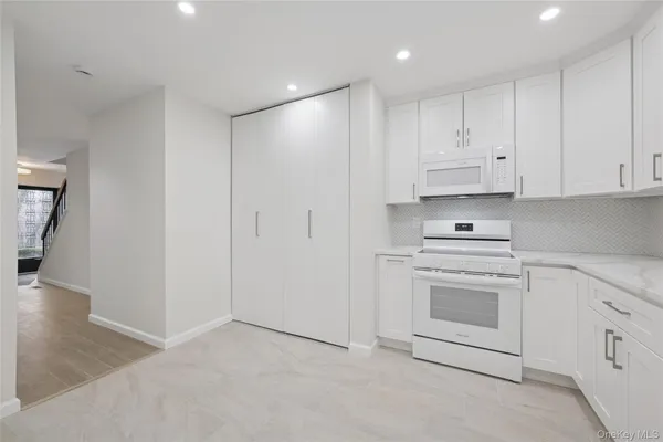 $1,200,000 | 70 Pheasant Run, Roslyn, NY 11576