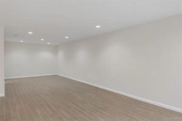 $1,200,000 | 70 Pheasant Run, Roslyn, NY 11576