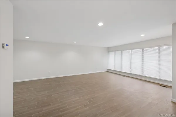 $1,200,000 | 70 Pheasant Run, Roslyn, NY 11576