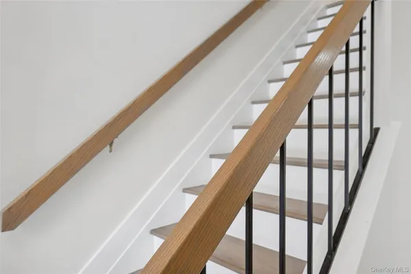 $1,200,000 | 70 Pheasant Run, Roslyn, NY 11576