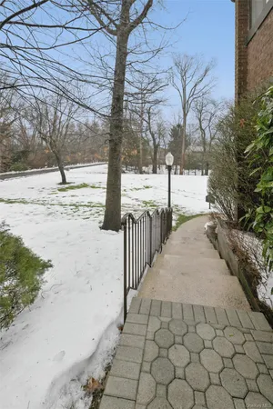 $1,200,000 | 70 Pheasant Run, Roslyn, NY 11576