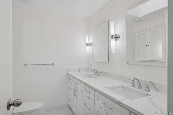 $1,200,000 | 70 Pheasant Run, Roslyn, NY 11576