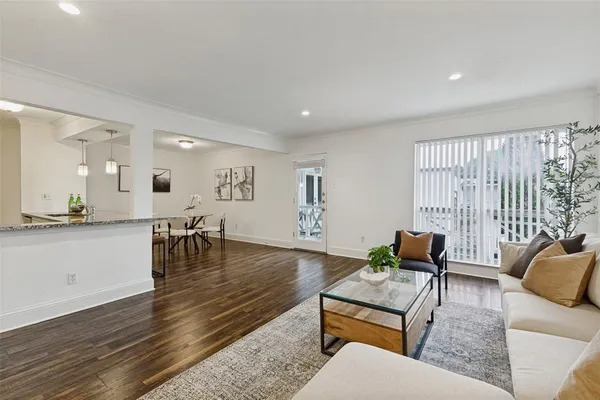 $199,900 | 5911 East University Boulevard, Unit 206, Dallas, TX 75206