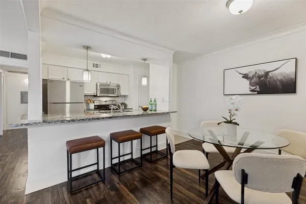 $199,900 | 5911 East University Boulevard, Unit 206, Dallas, TX 75206