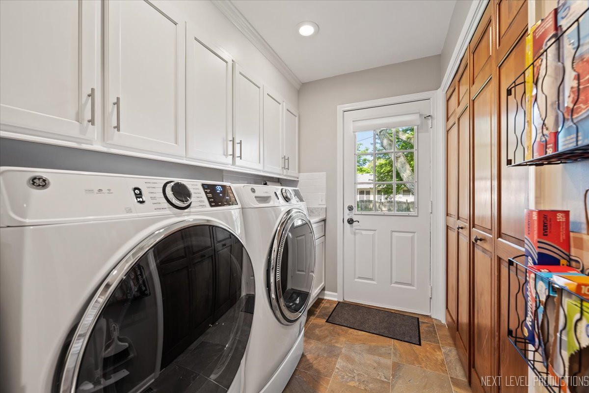912 Turnbridge Circle Naperville, IL 60540 - Photo 16 of 34 a utility room with dryer and washer