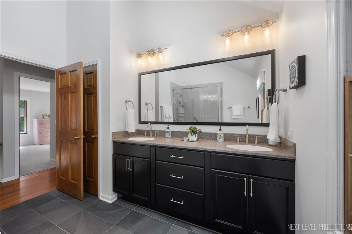 912 Turnbridge Circle Naperville, IL 60540 - Photo 27 of 34 a bathroom with a double vanity sink and a mirror