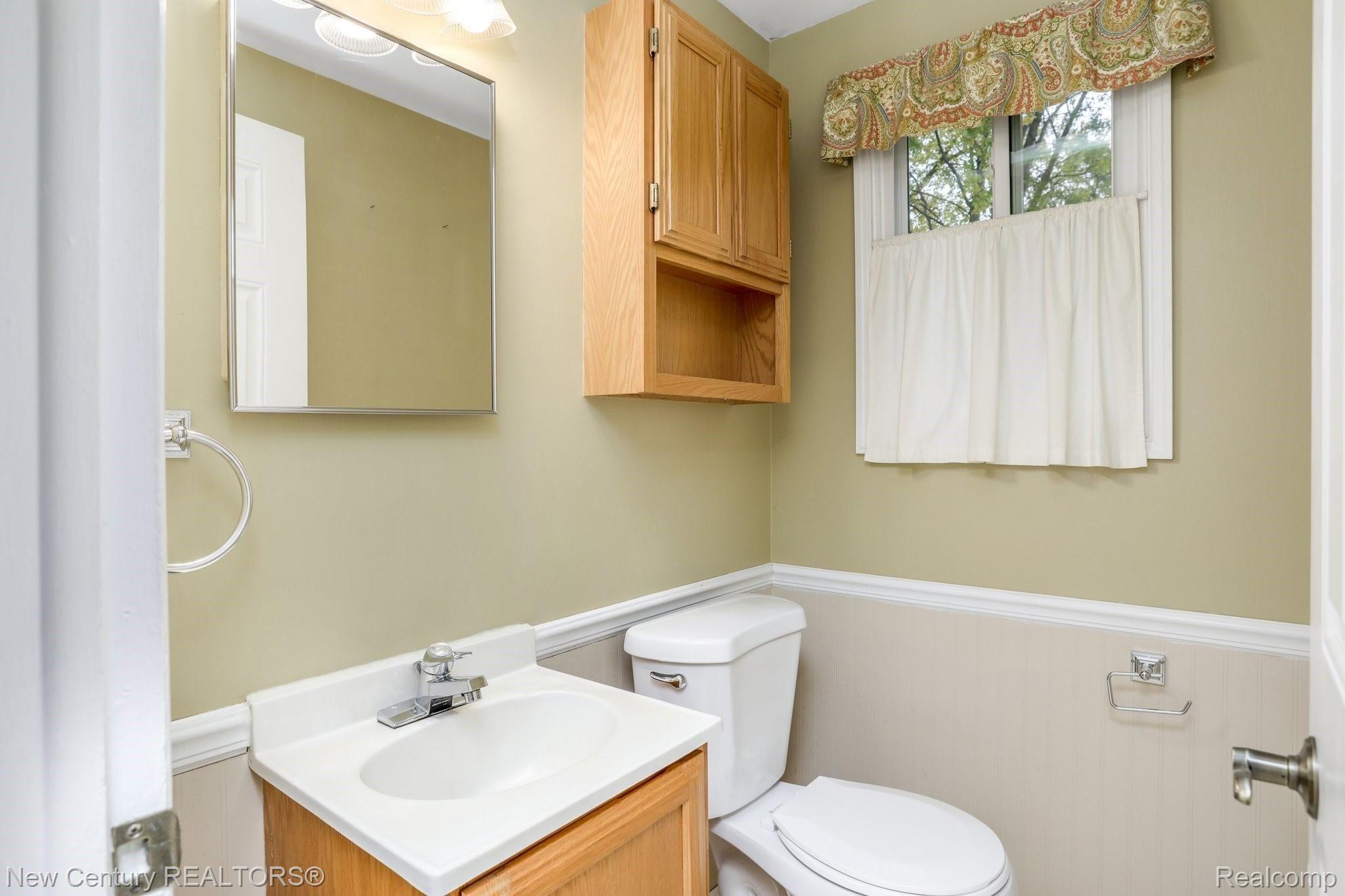 12009 Diegel Road Warren, MI 48093 - Photo 13 of 28 19-web-or-mls-12009 Diegel Warren0019.jpg