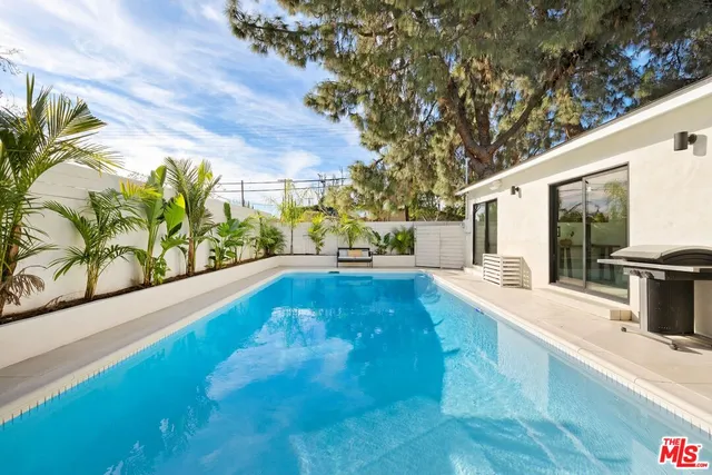 $1,099,000 | 15864 Marlin Place, Van Nuys, CA 91406