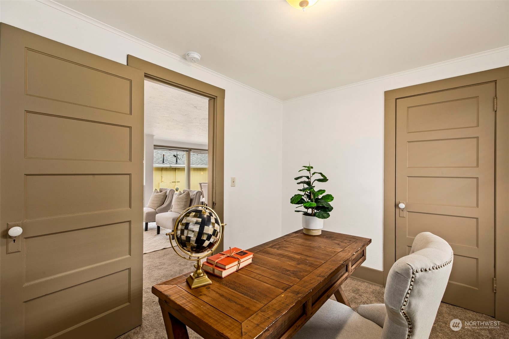 3416 Rockefeller Avenue Everett, WA 98201 - Photo 18 of 40 a living room with furniture