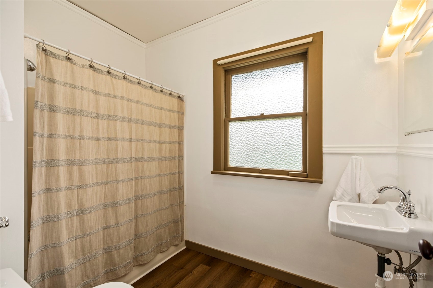 3416 Rockefeller Avenue Everett, WA 98201 - Photo 21 of 40 a bathroom with a sink and a window