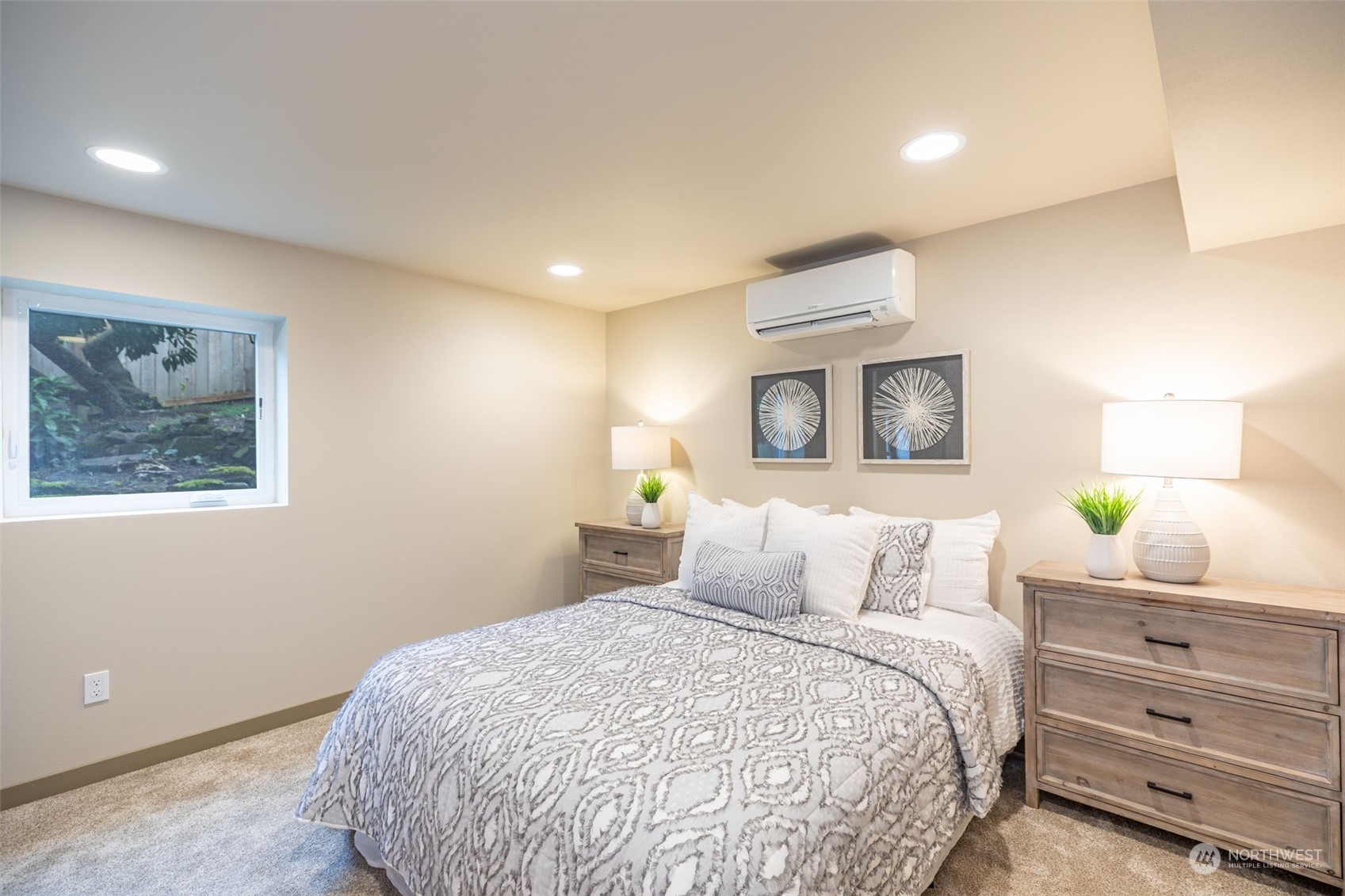 3416 Rockefeller Avenue Everett, WA 98201 - Photo 23 of 40 a bedroom with a bed and a painting on the wall