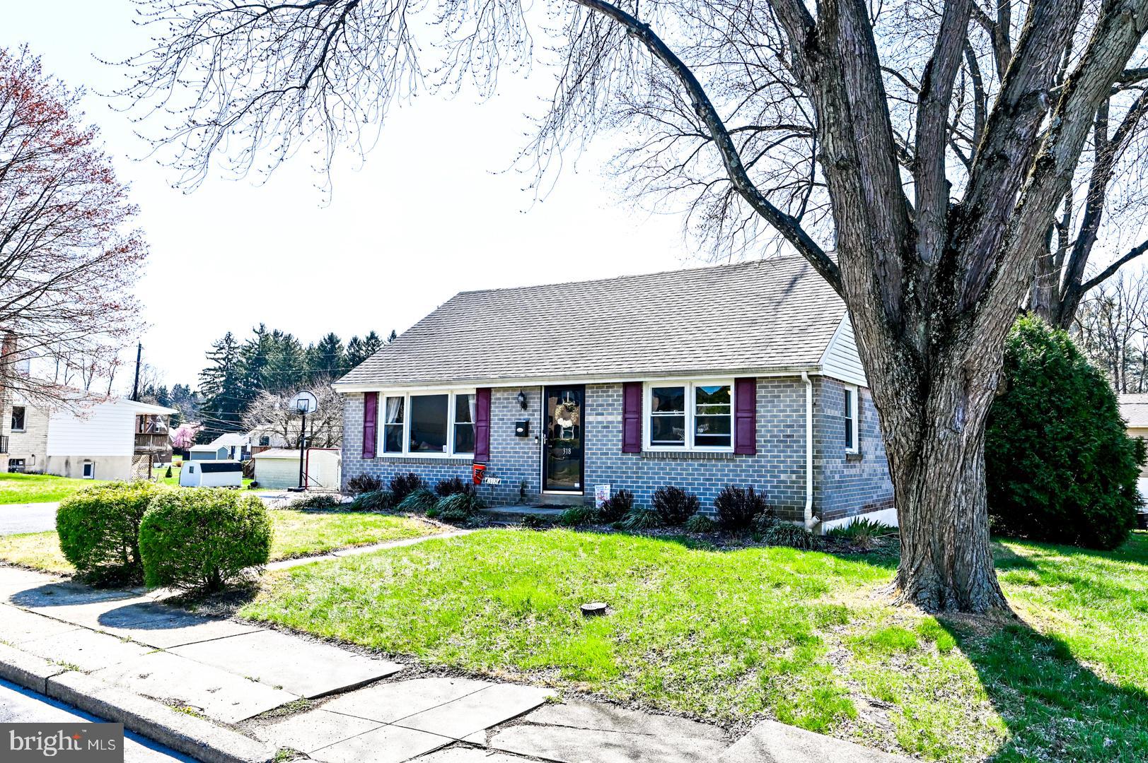 318 Morrison Road Reading, PA 19601 - Photo 2 of 36