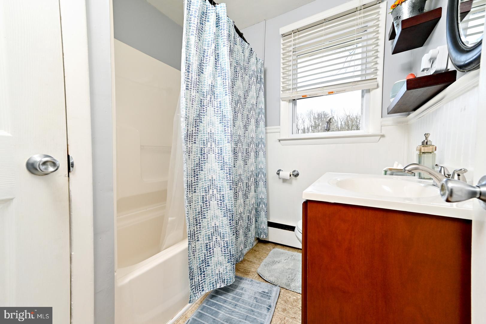 318 Morrison Road Reading, PA 19601 - Photo 25 of 36 Full Bathroom