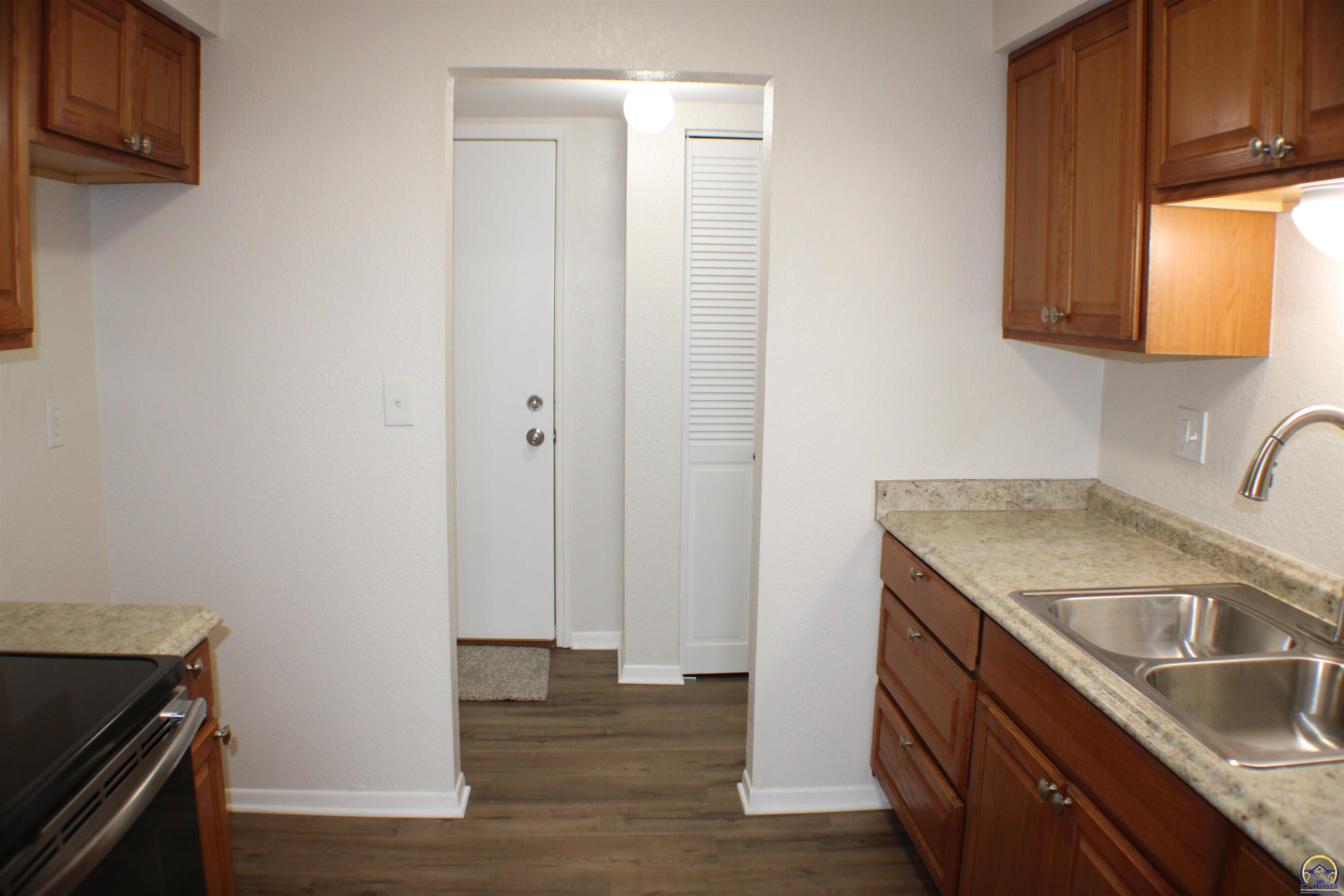 2827 Southwest Prairie Road, Unit 36 Topeka, KS 66614 - Photo 7 of 22 Gallery Image 7
