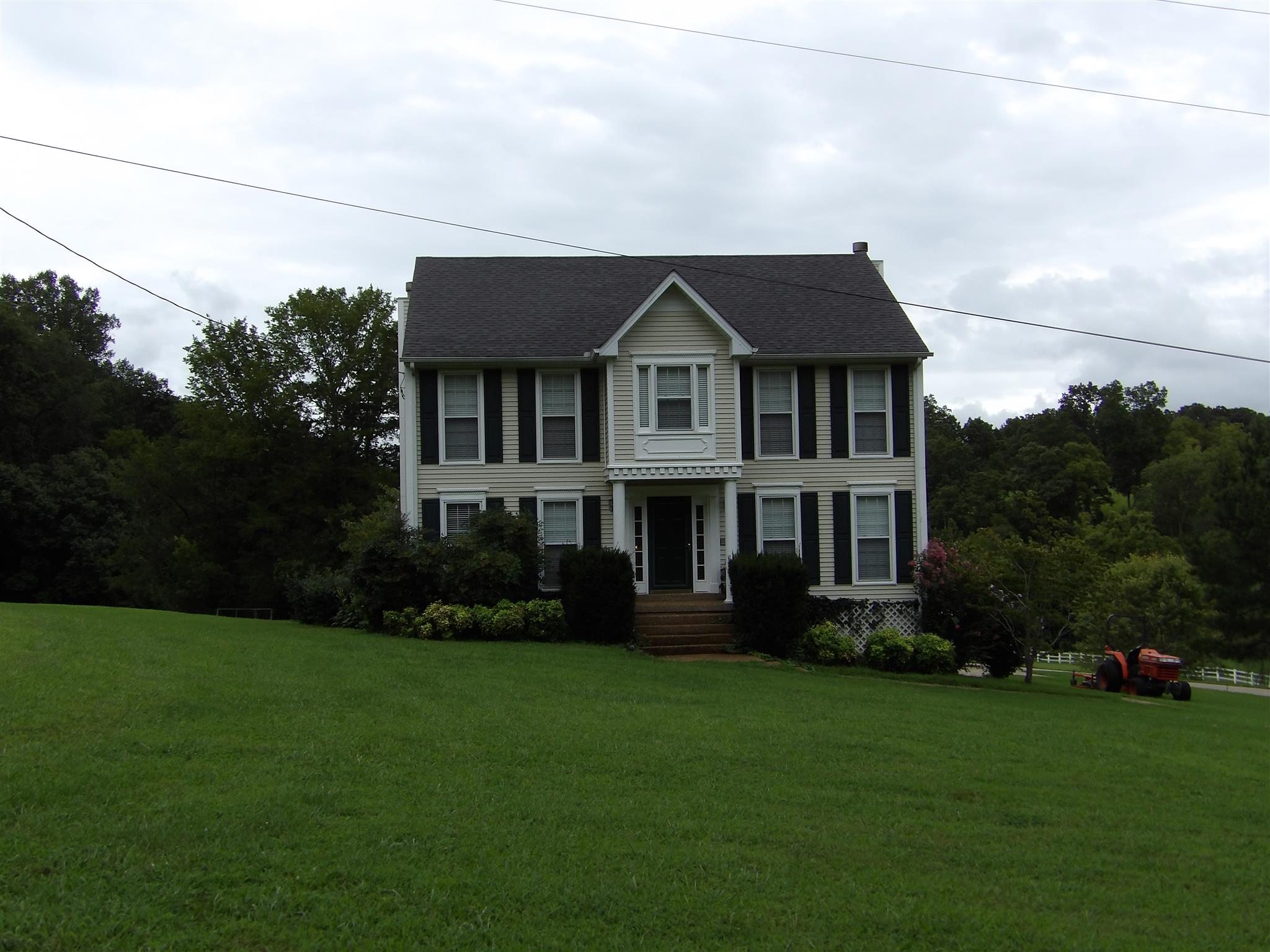197 Spicer Road Burns, TN 37029 - Photo 2 of 28 a front view of a house with garden