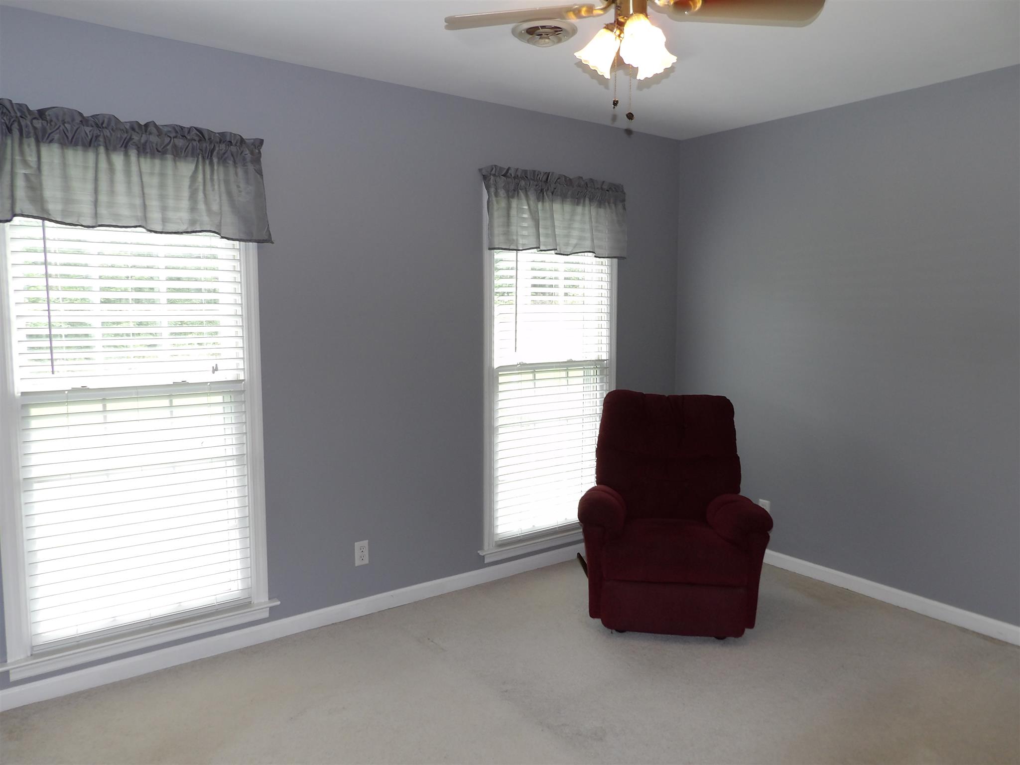 197 Spicer Road Burns, TN 37029 - Photo 24 of 28 a living room with furniture and a window